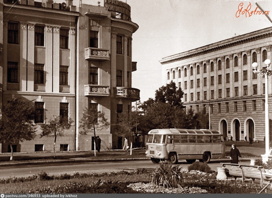 Хабаровск - Площадь Ленина. Угол улиц Гоголя и Карла Маркса