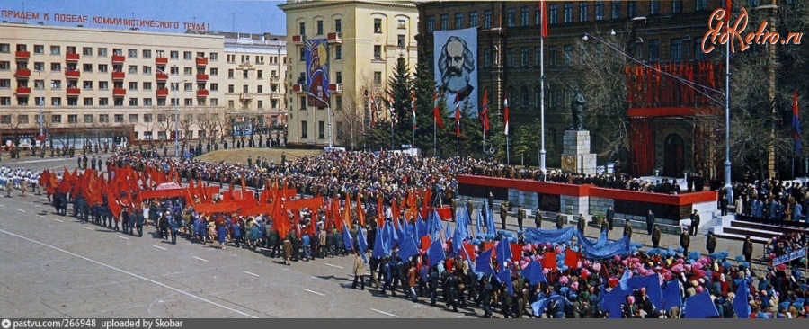 Хабаровск - Праздничная демонстрация на площади В.И. Ленина.
