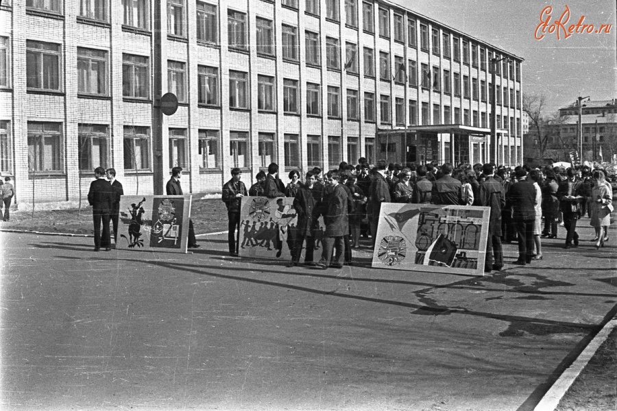 Хабаровск - Школьники на демонстрации