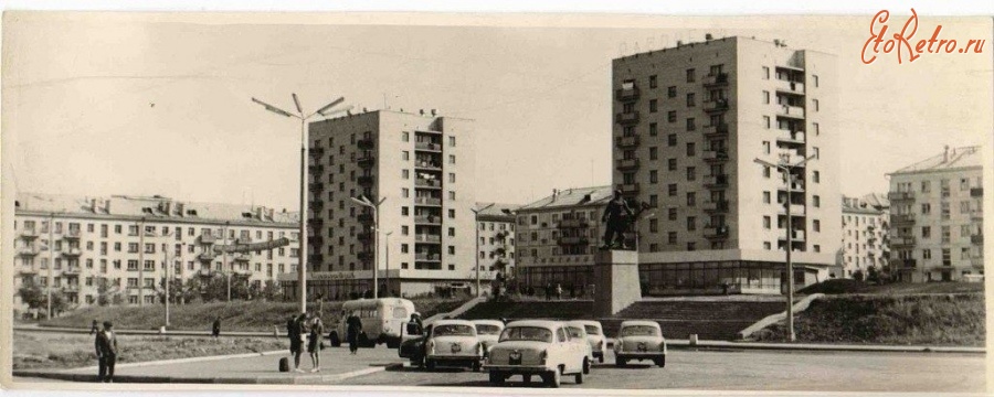 Магнитогорск - Вид на жилые дома по Вокзальной улице