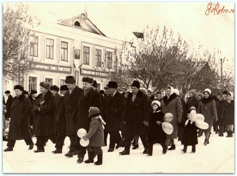 Касли - Ноябрьская демонстрация на Советской улице