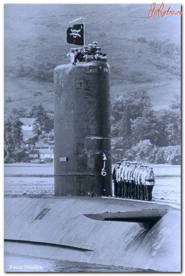 Остальной мир - Под пиратским флагом. Подводная лодка HMS Conqueror возвращается в Британию после потопления аргентинского крейсера. Фолклендская война. 4 июля 1982г.