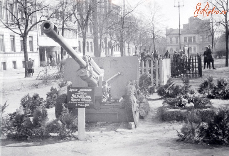 Польша - Памятник герою артиллеристу, полковнику Большанину в Шнайдемюль (ныне г.Пила)
