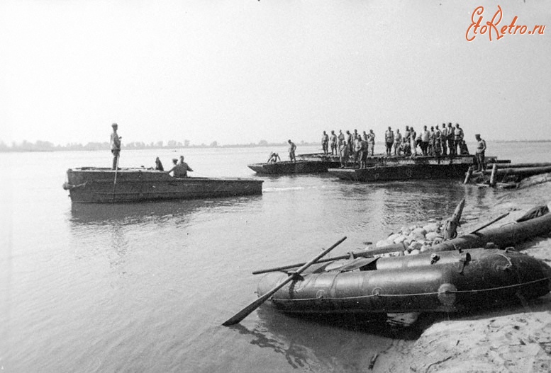 Польша - Советские части переправляются через реку Вислу