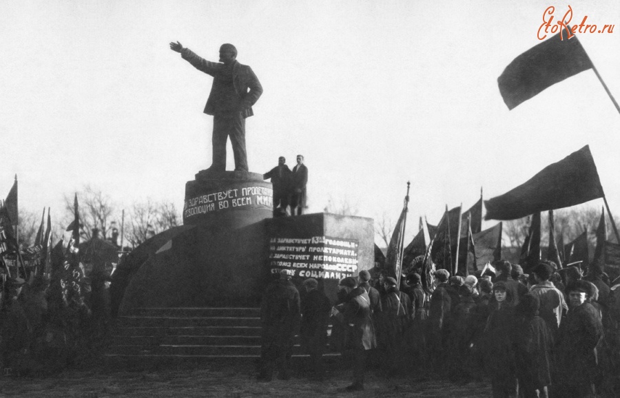 Чебоксары - Сад имени Крупской, открытие памятника Ленину. 1930 год