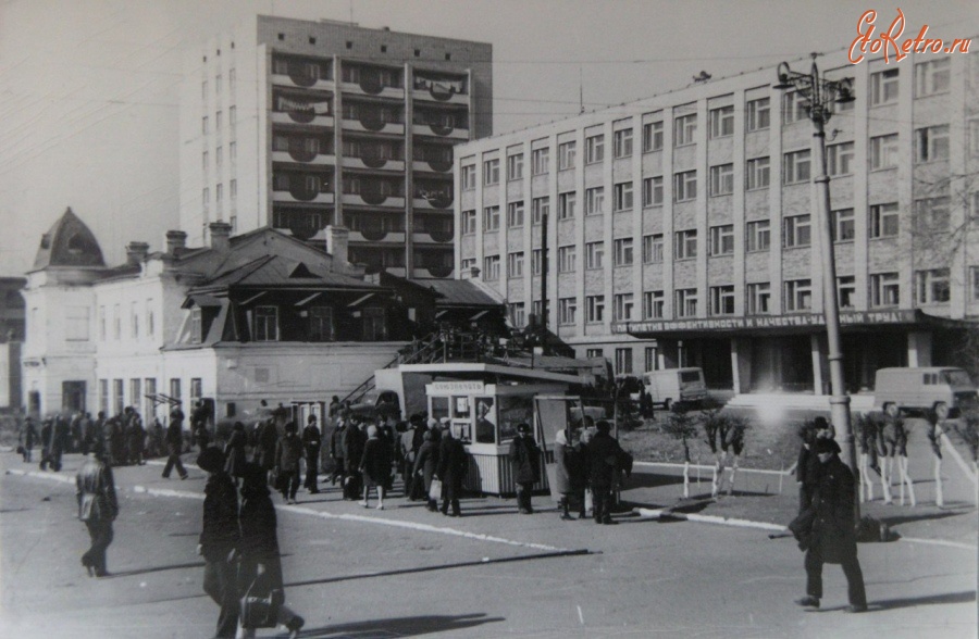 Уссурийск - Около переходника на Ж/Д вокзале гор.Уссурийска.