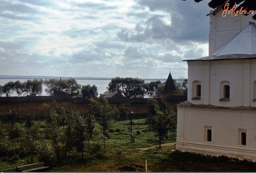 Ростов - Ростовский кремль, вид на озеро Неро