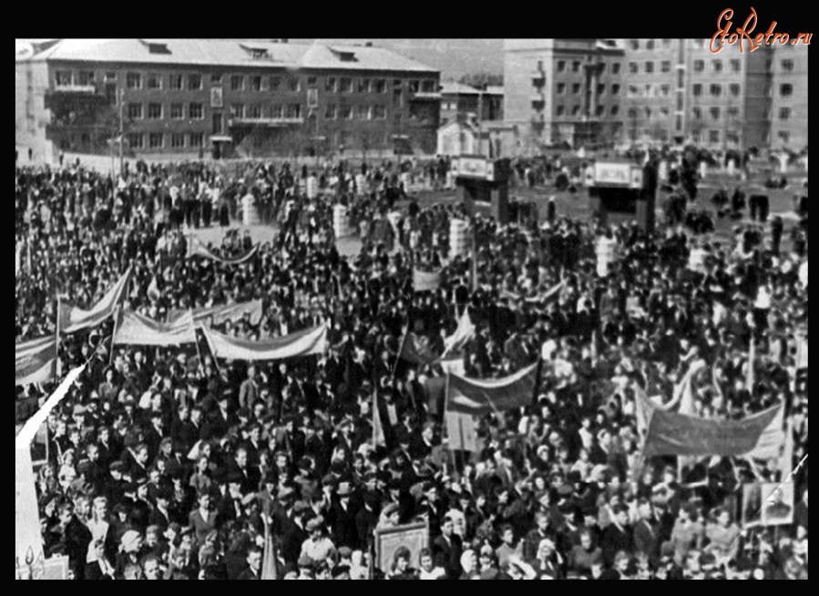 Воскресенск - Демонстрация на площади перед бывшим исполкомом по ул. Советская