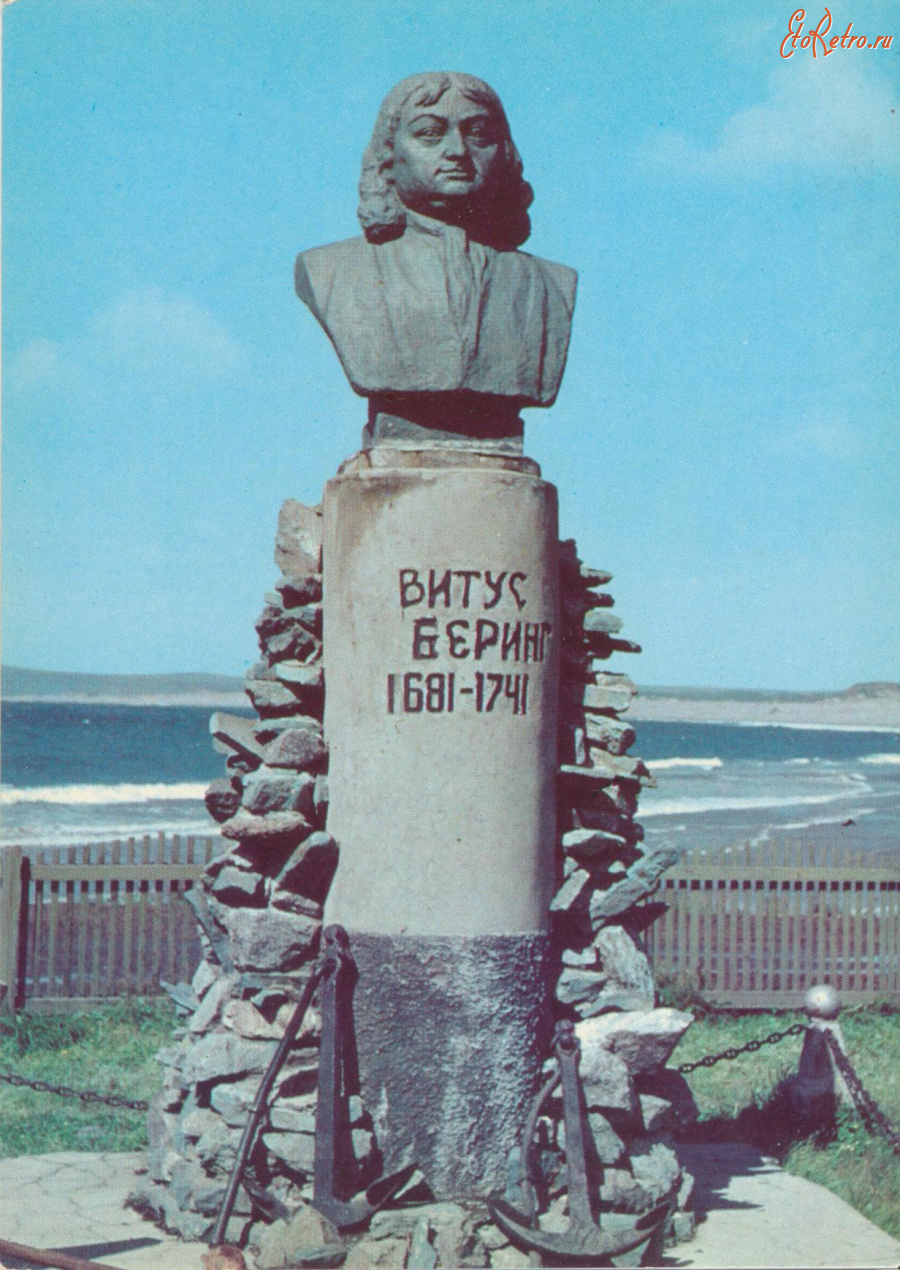 Камчатский край - Остров Беринга, с. Никольское. Памятник Берингу.