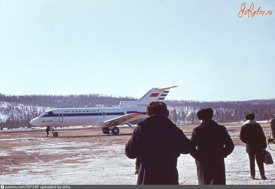 Тында - Самолёт Як-40 в аэропорту Тынды