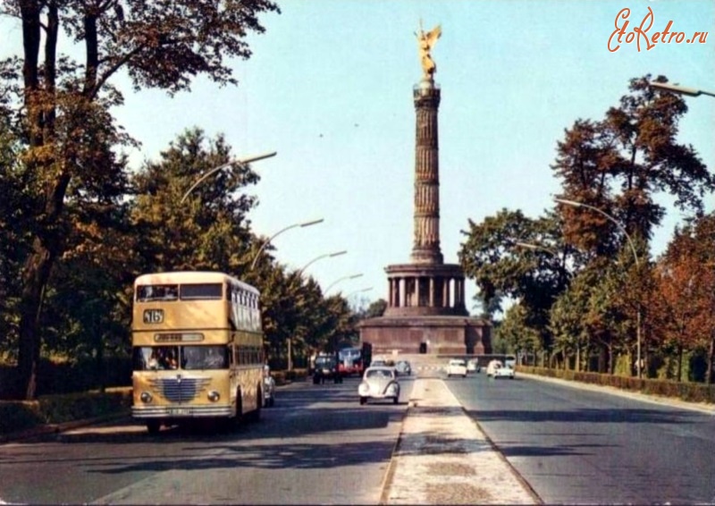 Берлин - The Statue of Victory while touring Berlin Германия