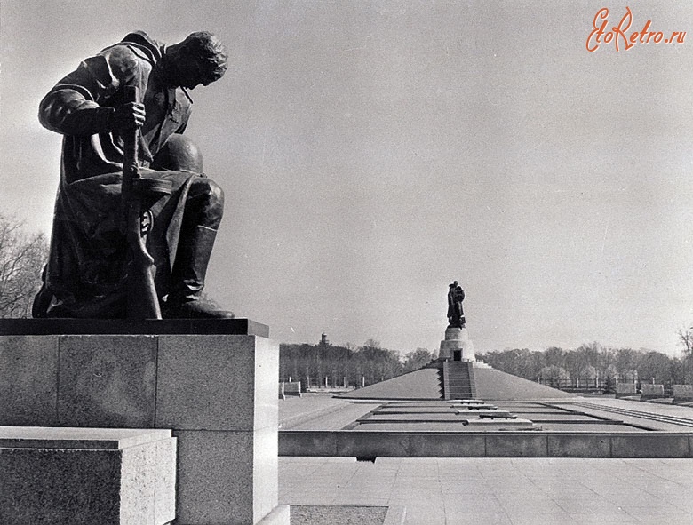 Берлин - Военный мемориал в Трептов-парке