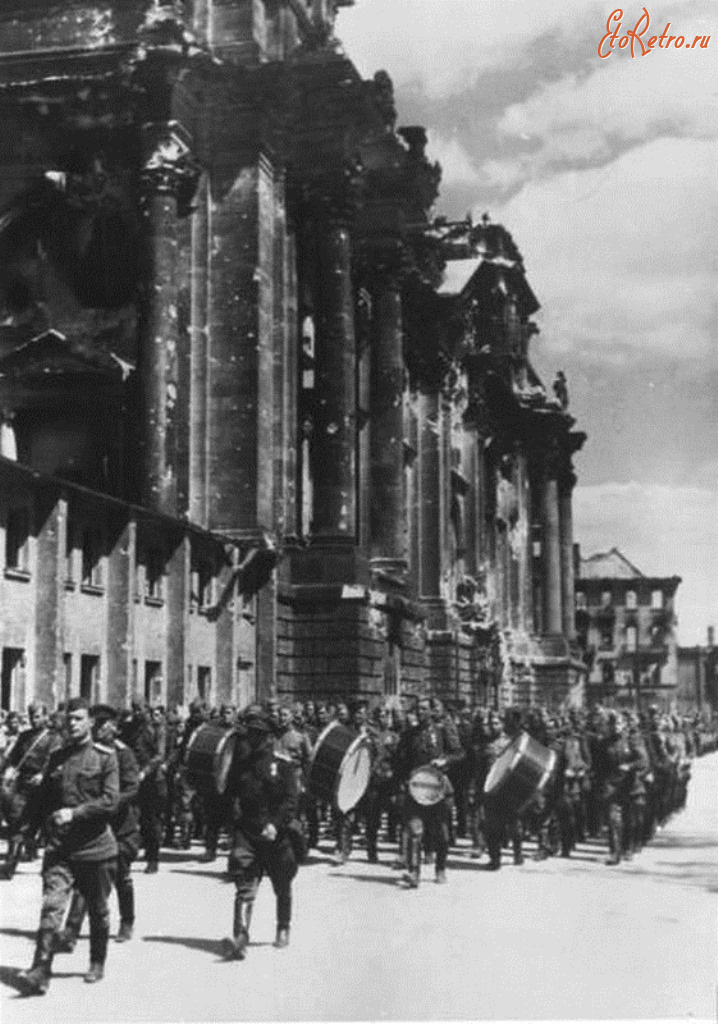 Берлин - Парад советских войск в Берлине