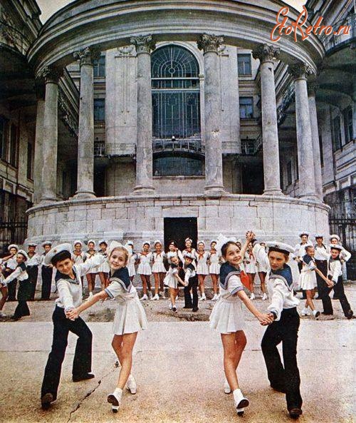 Автономная Республика Крым - Крым. Севастополь, матросский танец – 1960