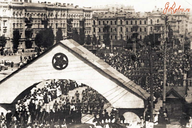 Триумфальная арка киев