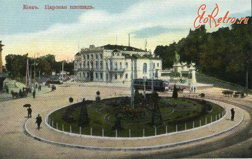 Киев - Вид на здание Купеческого собрания и на памятник императору Александру ІІ на Царской площади