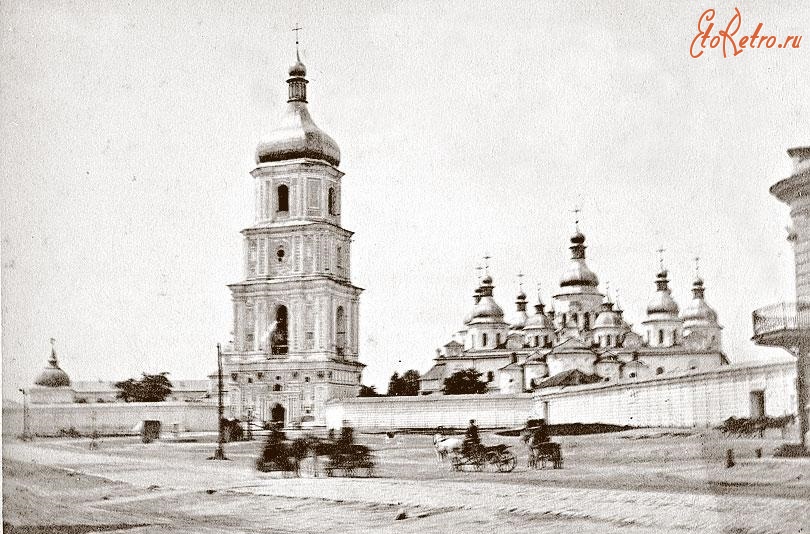 Киев - Вид на Софийскую площадь и собор святой Софии. Украина , Киев