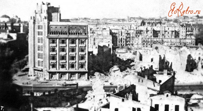 Киев - Киев.  Выживший ЦУМ на Крещатику в 1941 году.