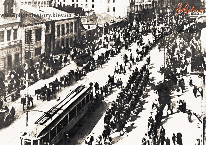Киев - Польская конница в центре Киева.  1920 год.