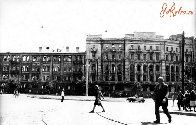 Киев - Киев.  Площадь Льва Толстого после войны.