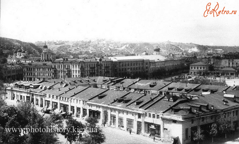 Киев - Киев.  Панорама Контрактовой площади, на переднем плане-Гостиный двор.