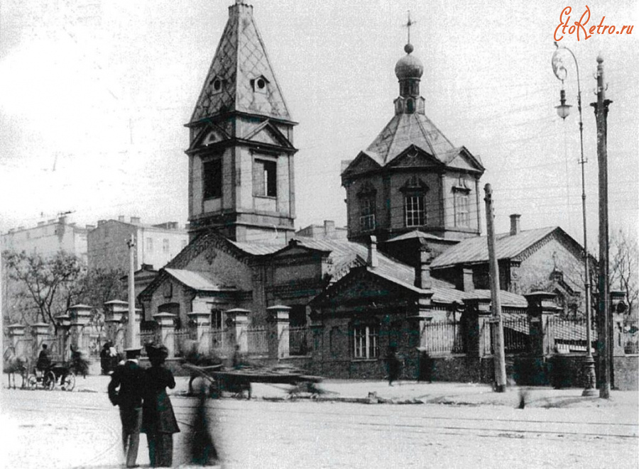 Киев - Київ.  Вид Троїцької церкви.