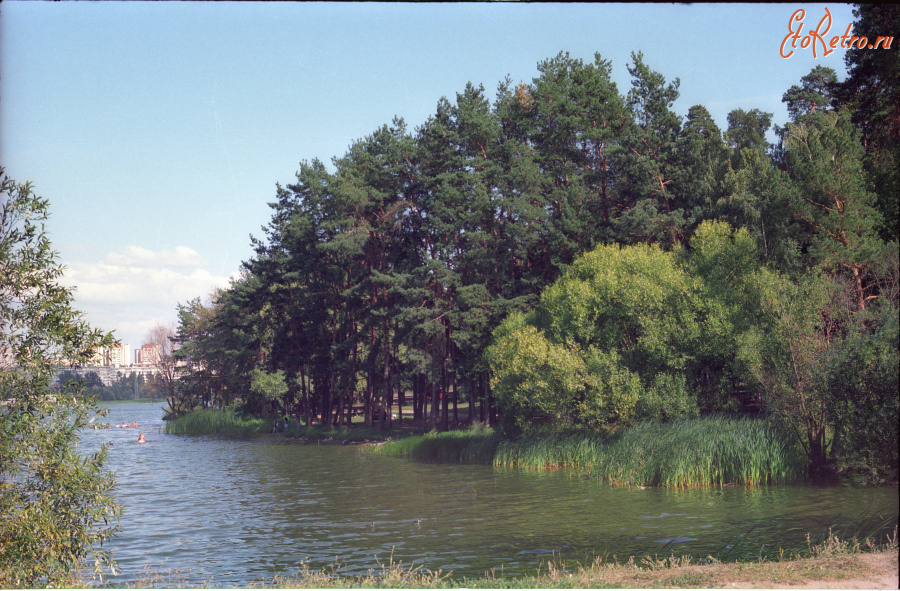 Киев - Украина. Киев. 2003 год. Святошино. Святошинское озеро.