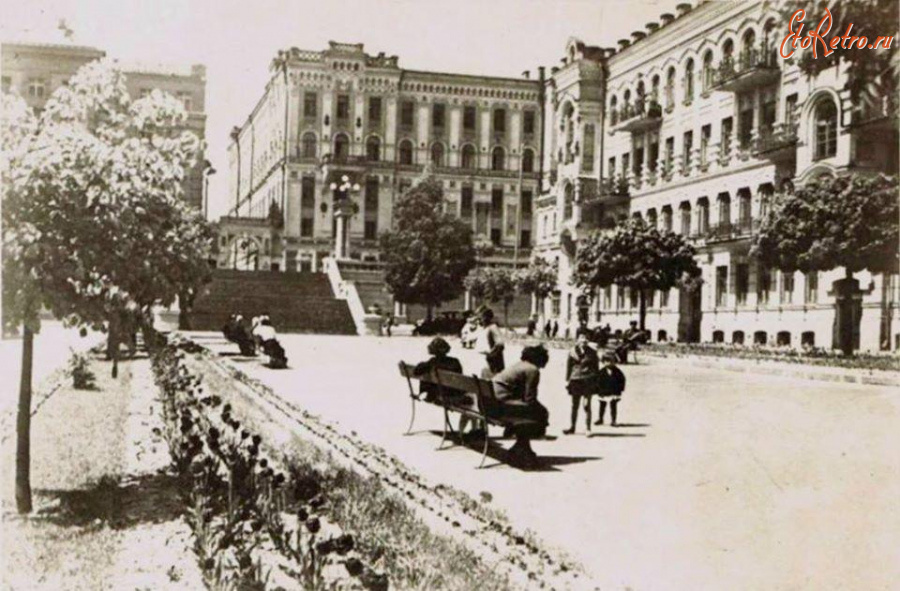 Киев - Київ.  Сходи  біля Оперного театру (збудовали в 1935 р., а в 1984 р.розібрали).