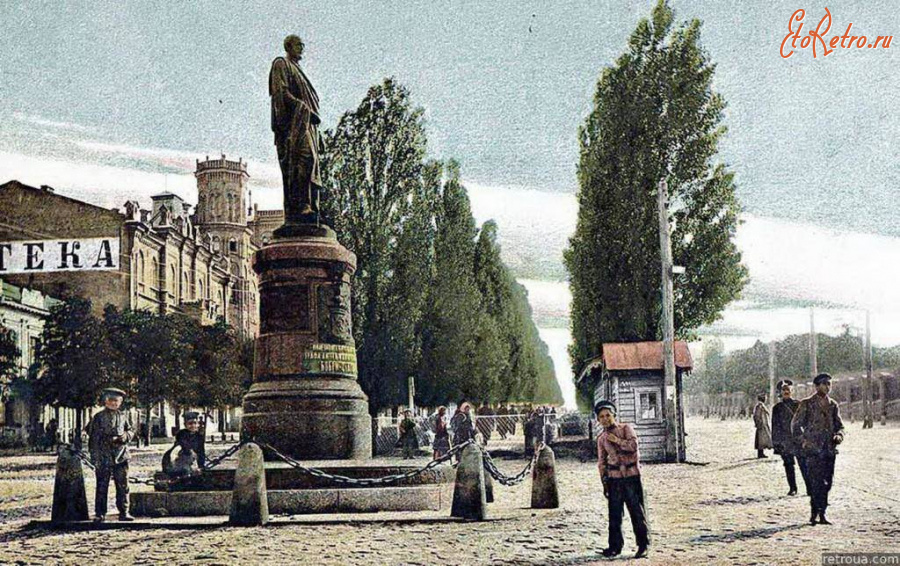 Киев - Киев.  Памятник графу Алексею Бобринскому.
