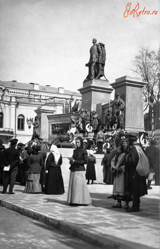 Киев - Киев.  Памятник Александру II.