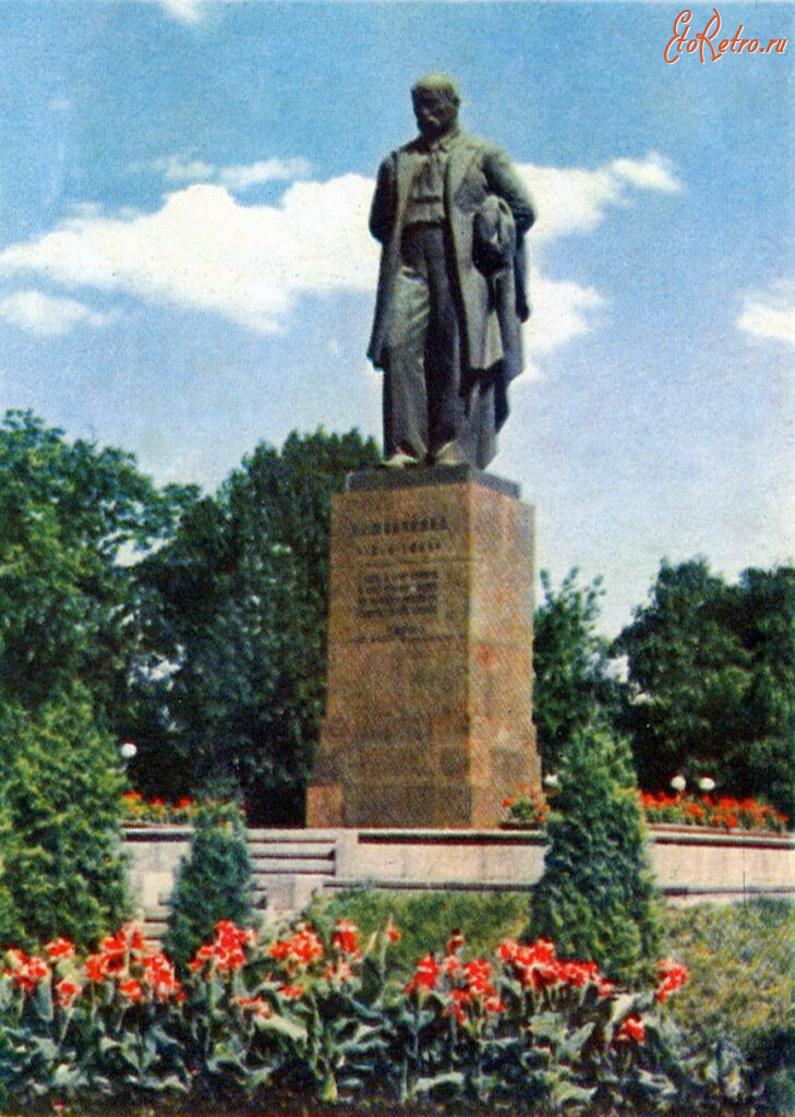 Киев - Киев.  Памятник  Т.Г.Шевченко.