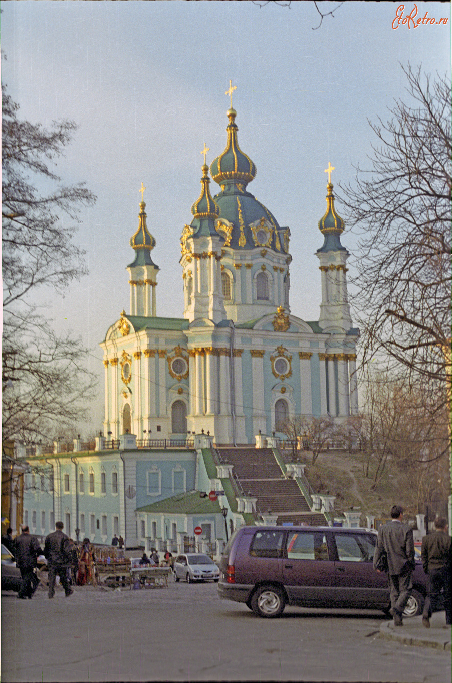 Киев - 2002 год. Украина. Киев. Андреевский спуск. Андреевская церковь.