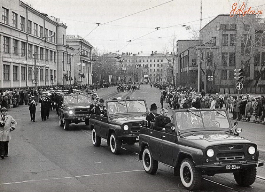 Архангельск - 9 мая 1977 г. Марш-парад в честь 32-ой годовщины победы в Великой Отечественной войне.