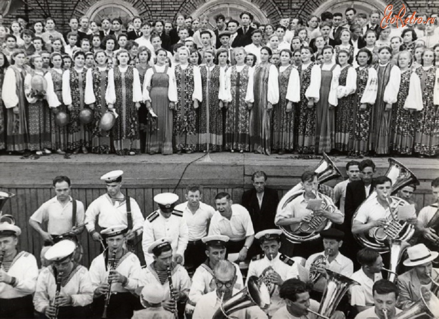 Архангельск - Июнь 1958 г. Сцена на площади Профсоюзов.