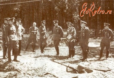 Стрижавка - Гитлер в сопровождении командования на осмотре боевых позиций