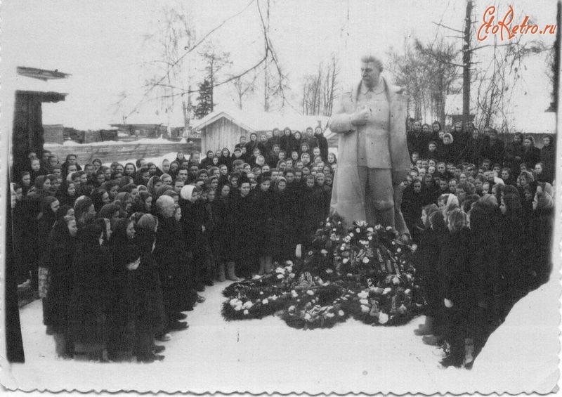 Сольвычегодск - Митинг у памятника И.В.Сталину