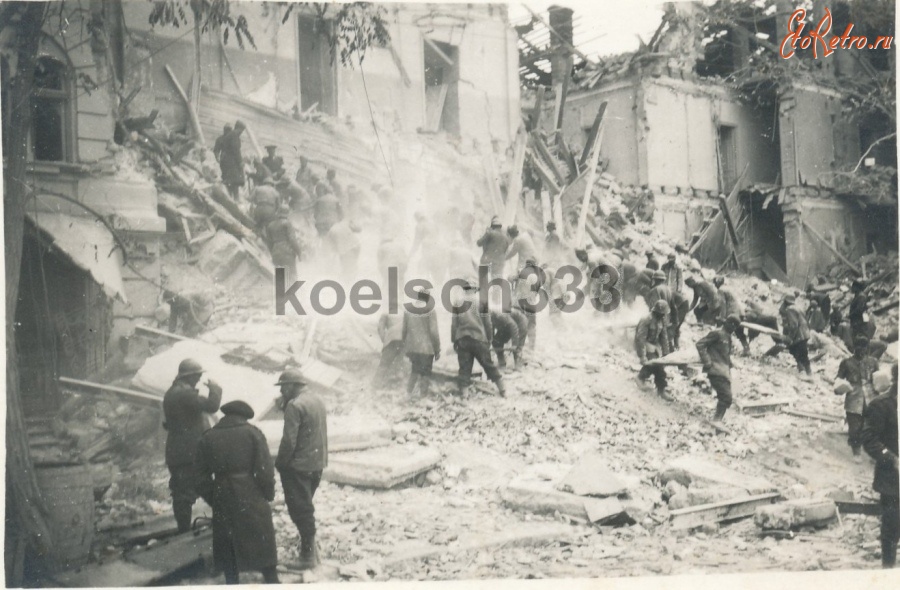 Одесса - Разбор завалов после взрыва здания НКВД в Одессе 22 октября 1941 года