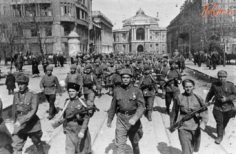 Одесса - Марш Красной армии на улицах Одессы, весна 1944 года