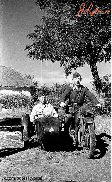 Одесса - Южный фронт.Август 1941 г. Немецкие мотоциклистты