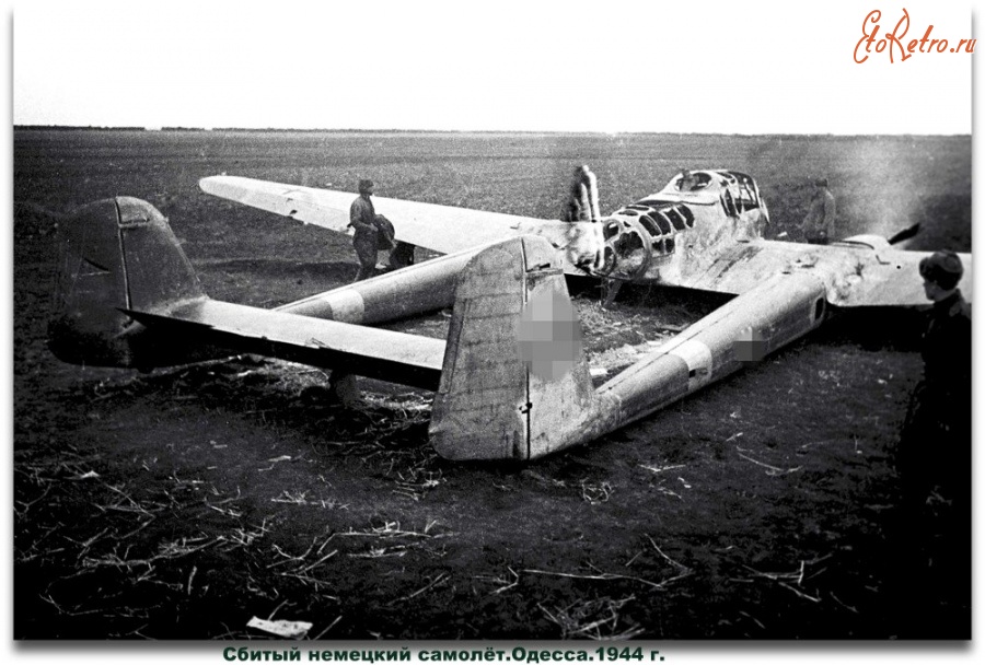 Одесса - Сбитый немецкий самолёт.Одесса 1944 г.