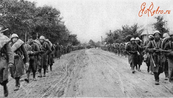 Пантелеймоновка - Итальянская пехота входит в поселок.