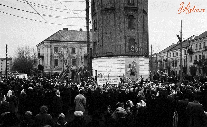 Бердичев - Урочистий мітинг на Радянській площі. Украина , Житомирская область , Бердичев