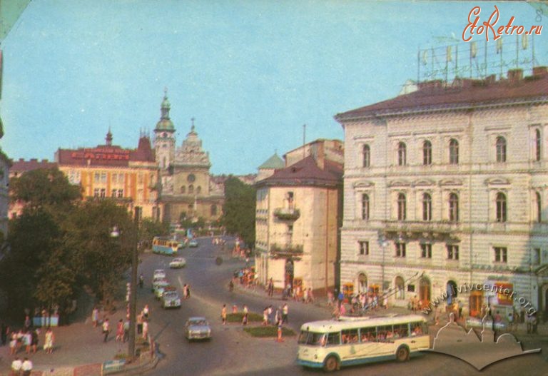 Львов - Львів.  Тролейбус марки Київ-4 в центрі міста.