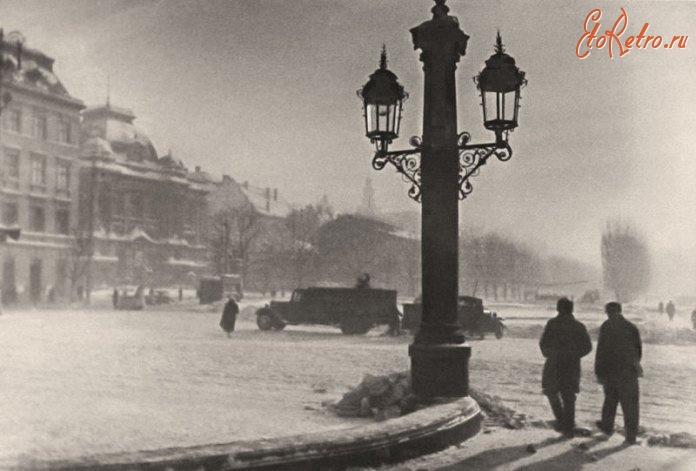 Львов - Площа перед Львівською Оперою, зима 1941 р. Фото С.Шиманського.