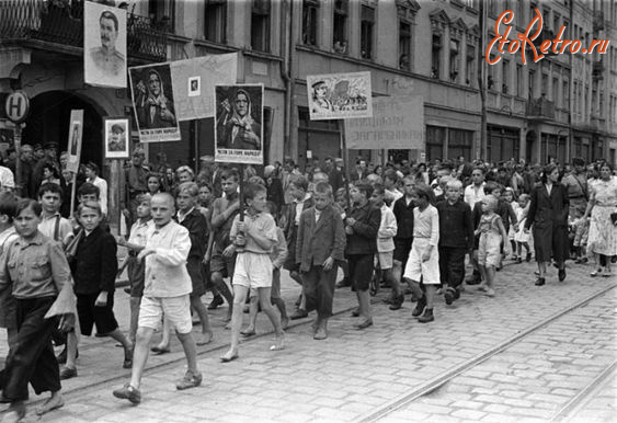 Львов - Львів.  Демонстрація 1944 року.