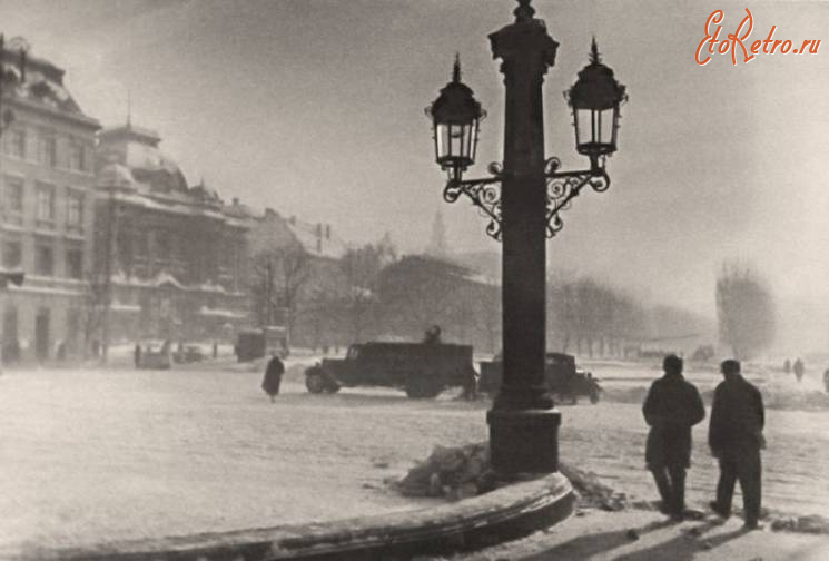 Львов - Львів.  Площа Театральна, зима 1941 року. Фото Сергія Шиманського.