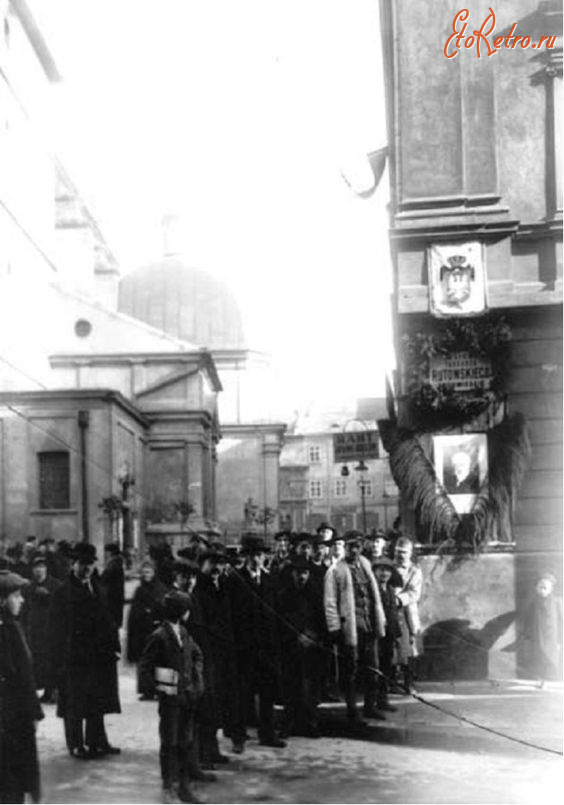 Львов - Львів.  Вулиця Театральна названа ще за життяРутовського його іменем у 1910 році.