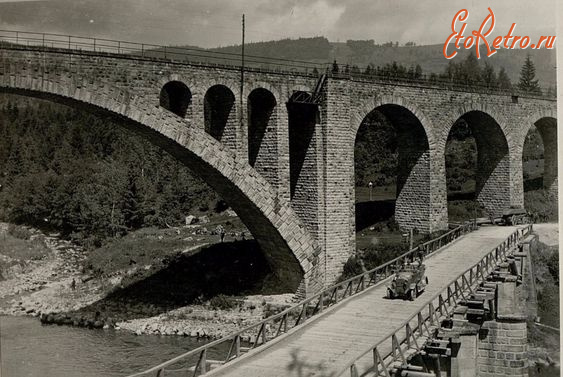 Яремче - Курортне  місто Яремче майже 100 років тому. Залізничний і автомобільний мости.