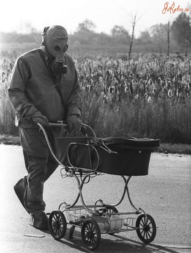 Чернобыль - Ликвидатор с детской коляской