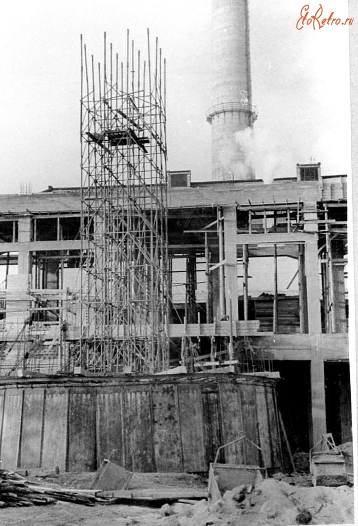 Северодонецк - 12.1952 г.Строительство второй дымовой трубы,высота 120 м..